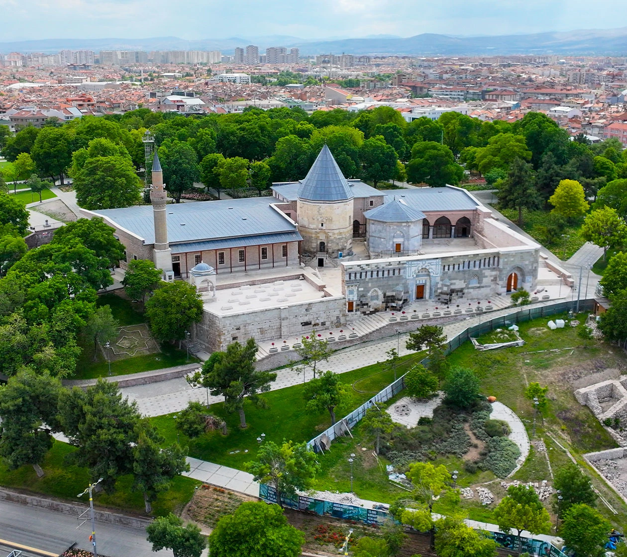 Alaaddin Camii ve Sultanlar Türbesi